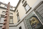 Europa;Espana;cultura;arte;arte_moderno;surrealismo;arte_surrealista;museos;museo___teatro_Dali;Salvador_Dali;estilos_arquitectonicos;estilo_surrealista;escultura;monumental_e_historico;monumentos;figuras_en_relieve;relieves;conceptos;reflejos_en_cristal
