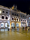 Europa;Portugal;Lisboa;edificios;terminal_trenes;estacion_trenes;estacion_del_ferrocarril;luz;iluminacion;noche;nocturno;entorno_urbano;vista_nocturna;de_noche;iluminacion_nocturna;nocturnas