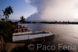 Africa;Kenia;naturaleza_y_medioambiente;medioambiental;paisajes;salida_del_Sol;al_alba;amanecer;paisaje_tropical;paisaje_marino;masas_agua;agua;mares_y_oceanos;mar;oceano_Índico;colores;color;color_dominante;color_dorado;luz_dorada;paisaje_con_nubes;nubes