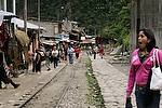 America_del_Sur;Sudamerica;tropico;zonas_tropicales;terminal_trenes;estacion_trenes;estacion_del_ferrocarril;transporte;medios_transporte;transportes_terrestres;tren;vias_del_tren;vias_del_ferrocarril;ocio;visitas_turisticas;turista;turistas;gente;personas;sociedad;actividades_sociales;gente_esperando_tren;expresiones_humanas;bostezo;gente_bostezando