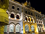 Europa;Portugal;Lisboa;edificios;terminal_trenes;estacion_trenes;estacion_del_ferrocarril;luz;iluminacion;noche;nocturno;entorno_urbano;vista_nocturna;de_noche;iluminacion_nocturna;nocturnas