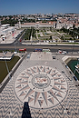 Europa;Portugal;Lisboa;edificios_religiosos;monasterio;monasterios;monasterio_Jeronimos;entorno_urbano;vista_aerea;cultura;arte;estilos_arquitectonicos;arquitectura;estilo_Manuelino;calles_y_avenidas;trafico;vehiculos;vehiculos_circulando