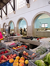 Europa;Portugal;Algarve;entorno_urbano;tiendas_y_comercios;mercado;mercadillo;mercados;alimentacion;alimentos;nutricion;fruta;frutas;fruto;estilos_arquitectonicos;arquitectura;arcos;comprar;comprando