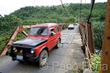 centroamerica_America_Central;naturaleza_y_medioambiente;medioambiental;tropico;zonas_tropicales;bosques;forestal;bosque_humedo_tropical;paisajes;paisaje_tropical;Selva;Jungla;puente;puentes;puente_hierro;puente_sobre_rio;transporte;medios_transporte;transporte_terrestre;coche;coches;vehiculo;vehiculos;trafico;vehiculos_circulando;vehiculos_4_x_4