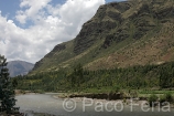 America_del_Sur;Sudamerica;tropico;zonas_tropicales;naturaleza_y_medioambiente;medioambiental;paisajes;valles;valle_sagrado_Incas;montanas;cadena_montanosa;cordillera;cordillera_Andes;paisaje_andino;masas_agua;agua;rio;rios;rio_Vilcanota;rio_Sagrado;paisaje_montana;bosques;forestal;bosque_montana;bosque_alpino;bosque_andino;paisaje_con_nubes;nubes;montana