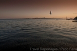 Europa;Portugal;Lisboa;paisajes;puesta_Sol;atardecer;ocaso;agua;rio;rio_Tajo;Tejo;paisaje_fluvial;delta;puente;entorno_urbano;arquitectura;estilos_arquitectonicos;puentes;puente_25_Abril