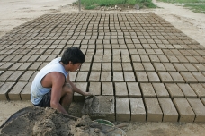 Constructor de ladrillos, Tarapoto, Perú