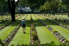 Cementerio de la ll Guerra Mundial en Kanchanaburi, Tailandia